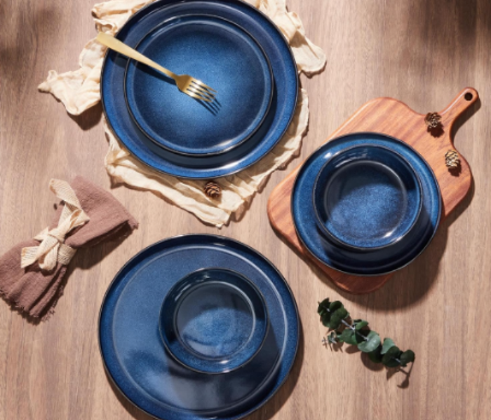 blue dinnerware