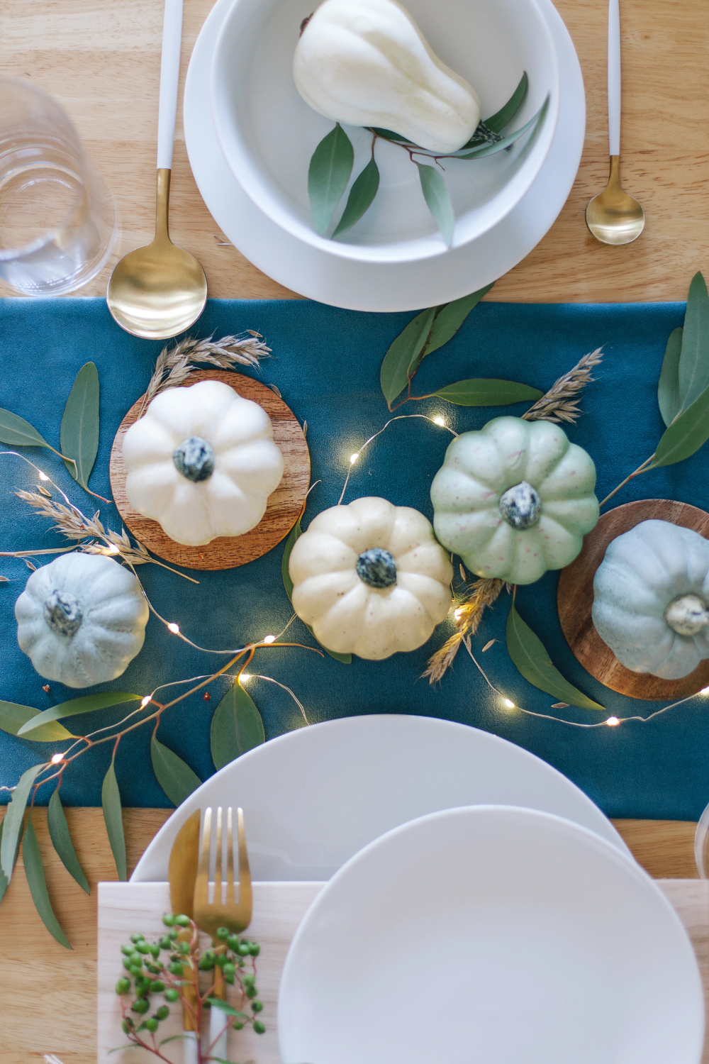 Blue Thanksgiving Table Décor:  Elegant Ideas for Any Home