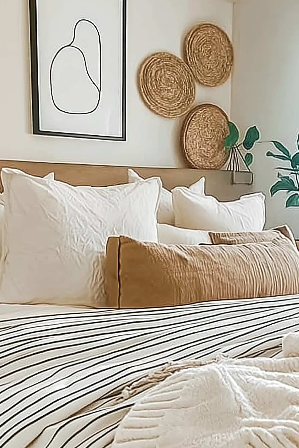 How to Mix and Match Bedroom Wall Decorations Like an Interior Designer